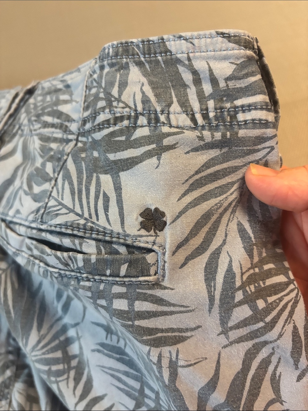 Lucky Brand Men's White Shorts with Gray Leaf Print - Picture 7 of 7